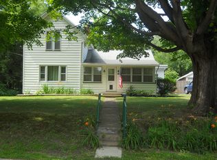 493 Mill Rd, Conneaut, OH 44030