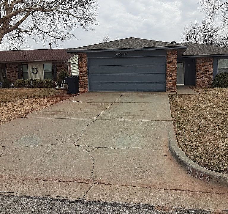 1st image of 104 Harrogate Dr