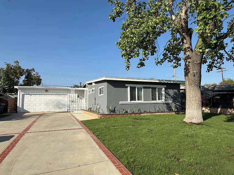 13833 Fairgrove Ave — Photo 20