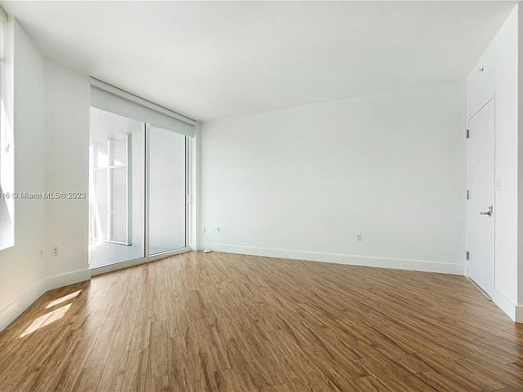 3rd image of 1900 N Bayshore Dr APT 3410
