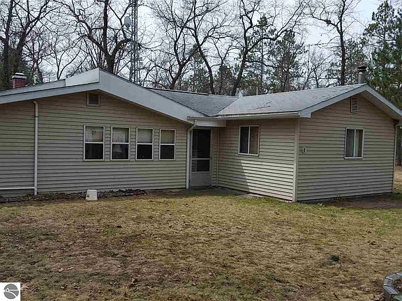 3rd image of 2608 Greenwood Dr