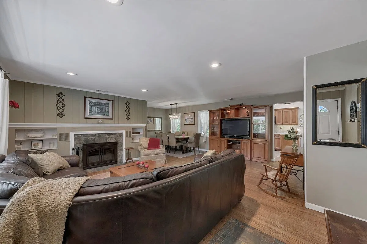 3 bed, 2.0 bath, 1500 sqft, $5,000 — Photo 4