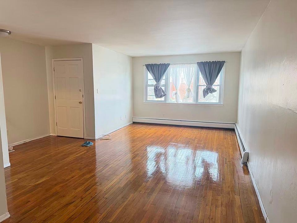 1st image of 21262 16th Ave