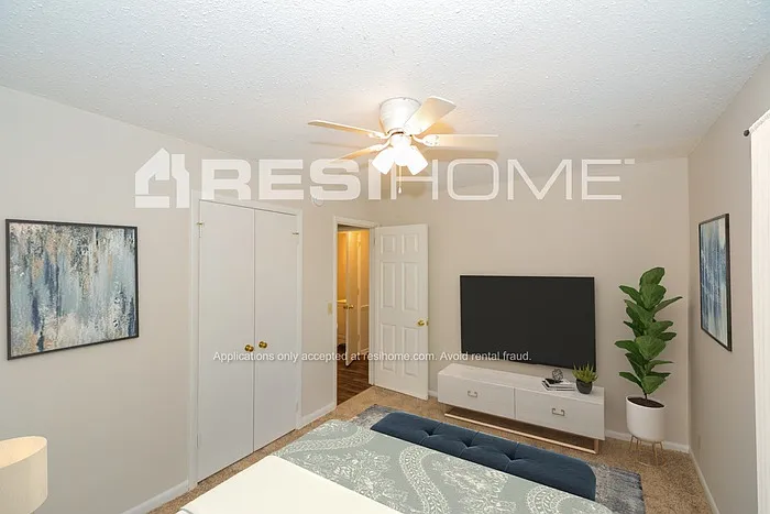 2592 Fairview Blvd — Photo 10