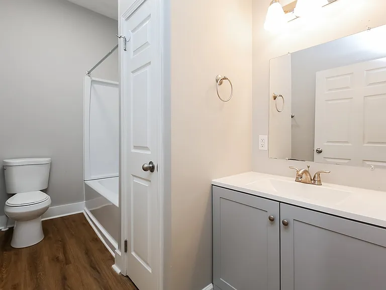 1471979_026_main_bathroom_13334068.jpg