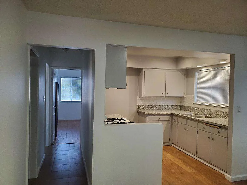 3040 James M Wood Blvd #3042-1/2