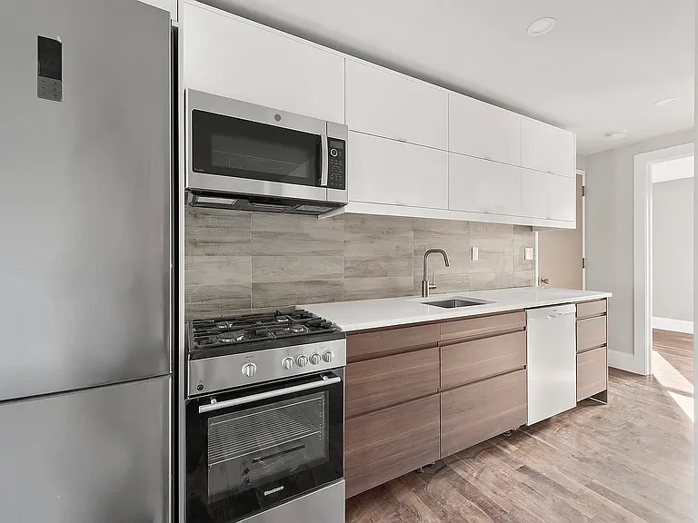 116 Roebling St #3 — Photo 2