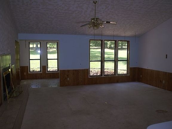 5th image of 700 Monica Dr