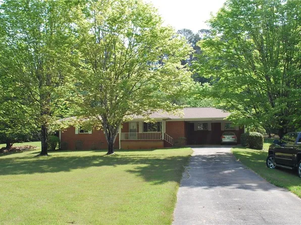 3001 Lynncliff Dr, Gainesville, GA 30506
