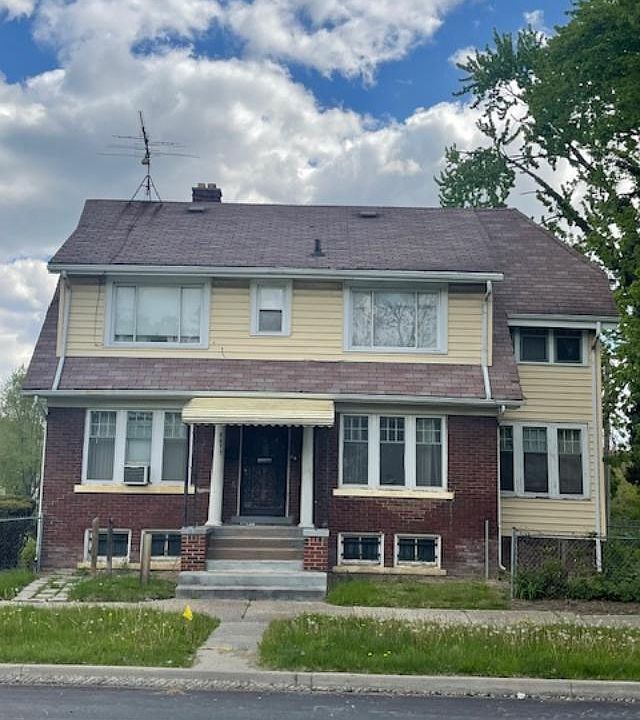 1st image of 2077 Collingwood St