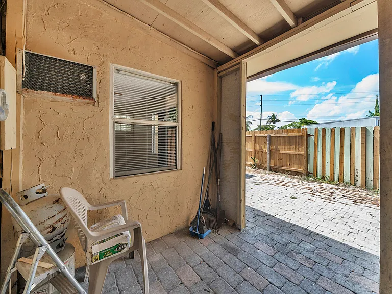 221 NW 43rd Pl — Photo 34