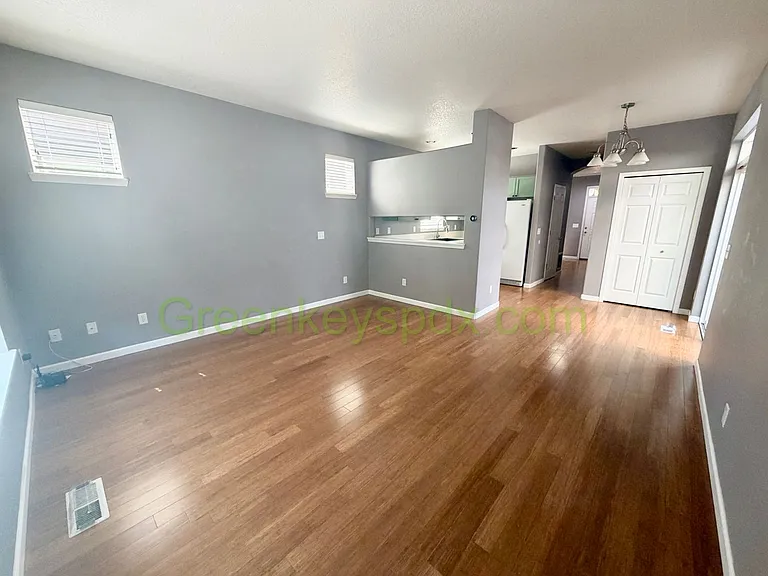 936 SE Elina Ave — Photo 2
