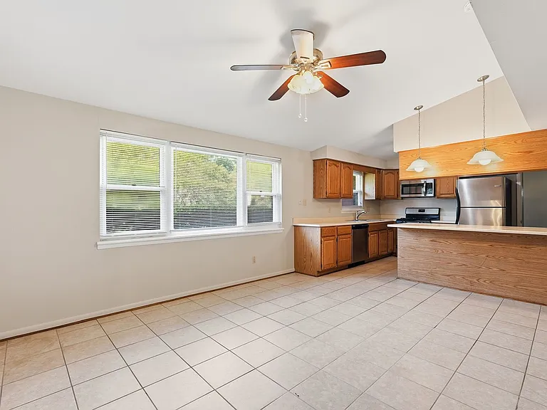 520 Windsor Rd — Photo 4