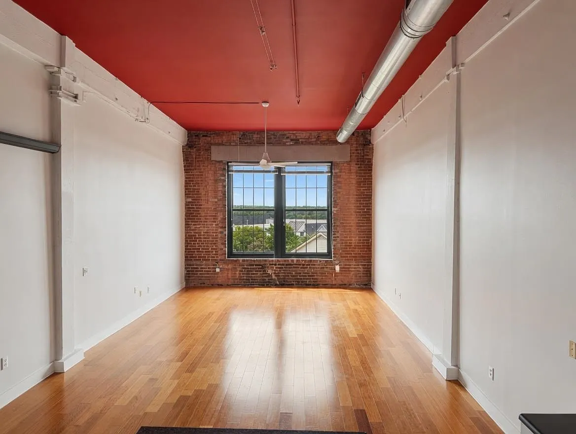 1 bed, 1.0 bath, 1217 sqft, $1,700 — Photo 3