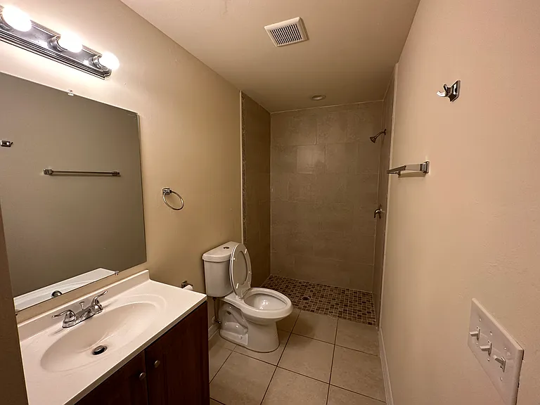 1407 SE 10th Ter — Photo 7