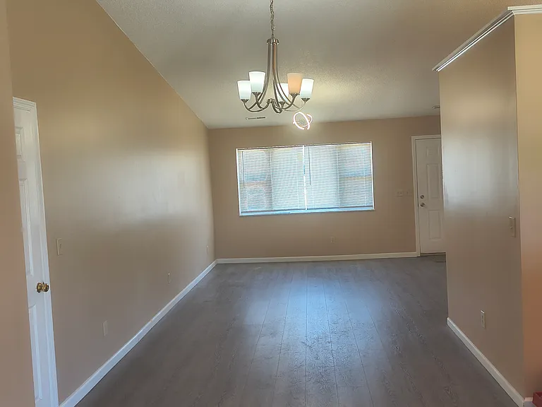 1655 E Crescentville Rd — Photo 10