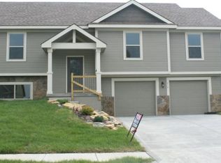 714 Hilltop St, Kearney, MO 64060