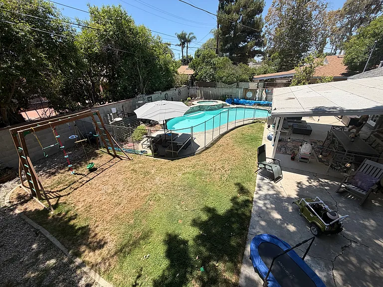 19224 Sylvan St — Photo 22