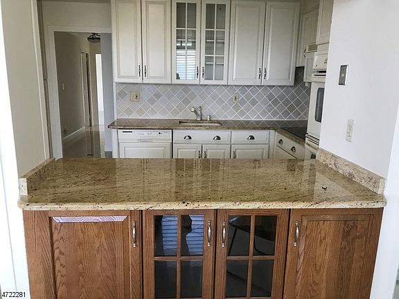 5th image of 1 Claridge Dr APT 817