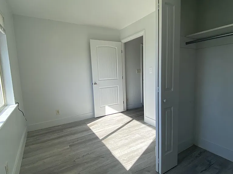 1070 McKinley Ave — Photo 13