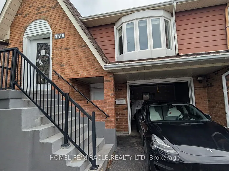 378 Hansen Rd N — Photo 1
