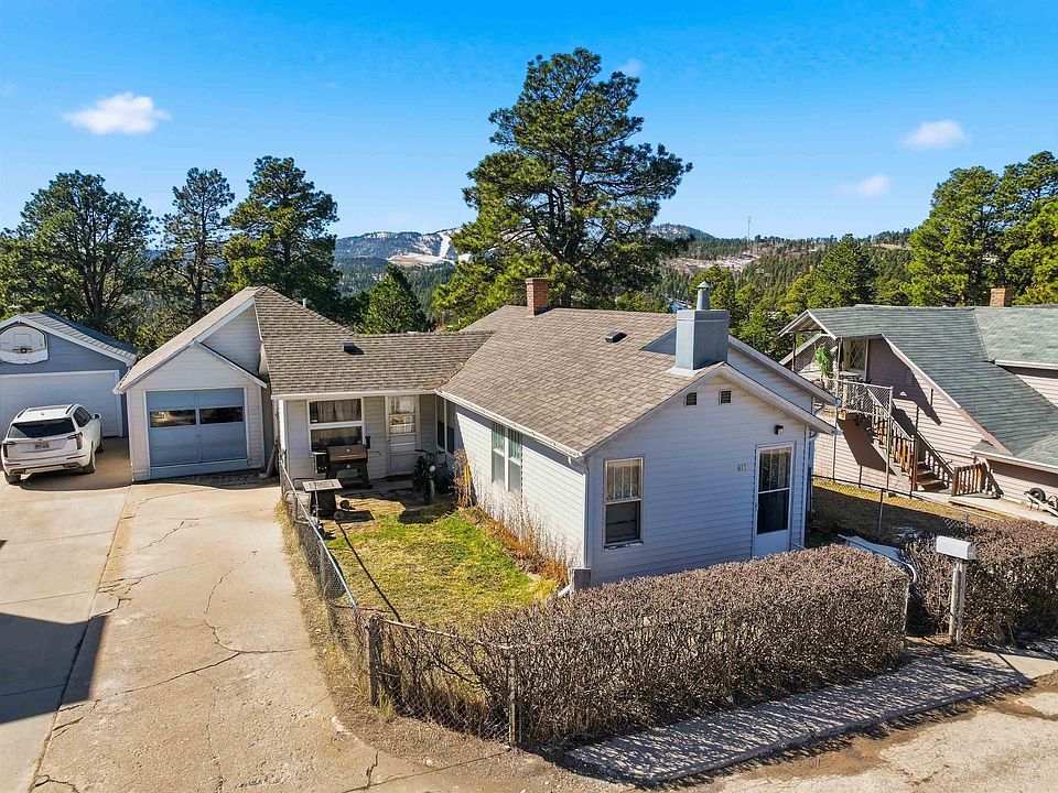 1st image of 613 W Summit St