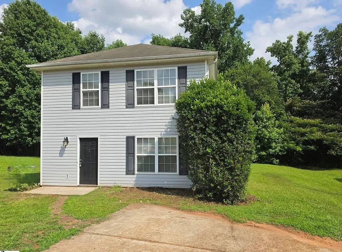 3 bed, 1200 sqft, $1,595 — Photo 1