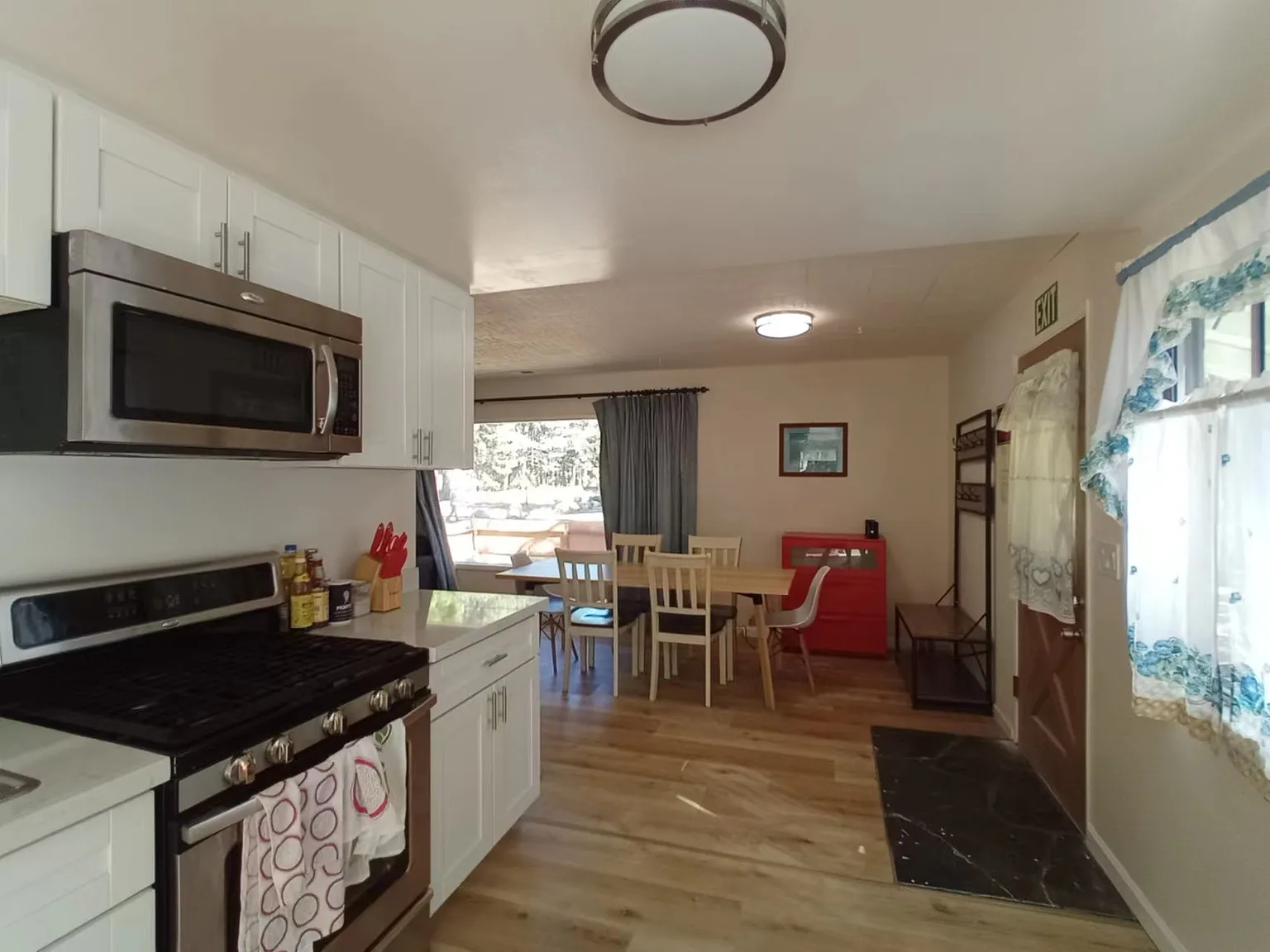 2 bed, 700 sqft, $2,750 — Photo 3