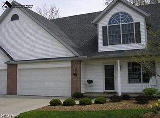 390 Northcoast Point Dr, Eastlake, OH 44095