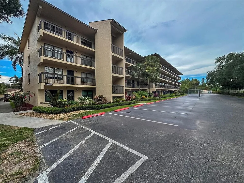 625 30th Ave W #G402