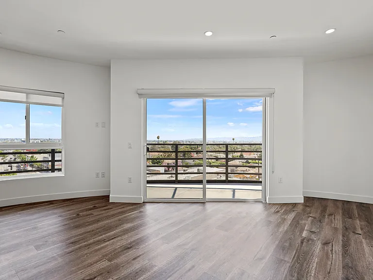 The Fairfax Flats — Photo 12