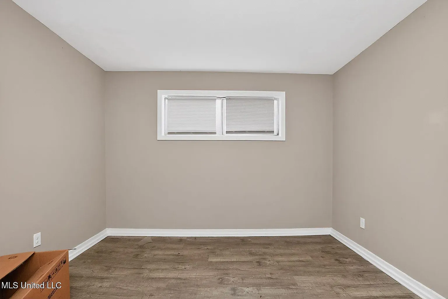 3 bed, 1196 sqft, $1,100 — Photo 2