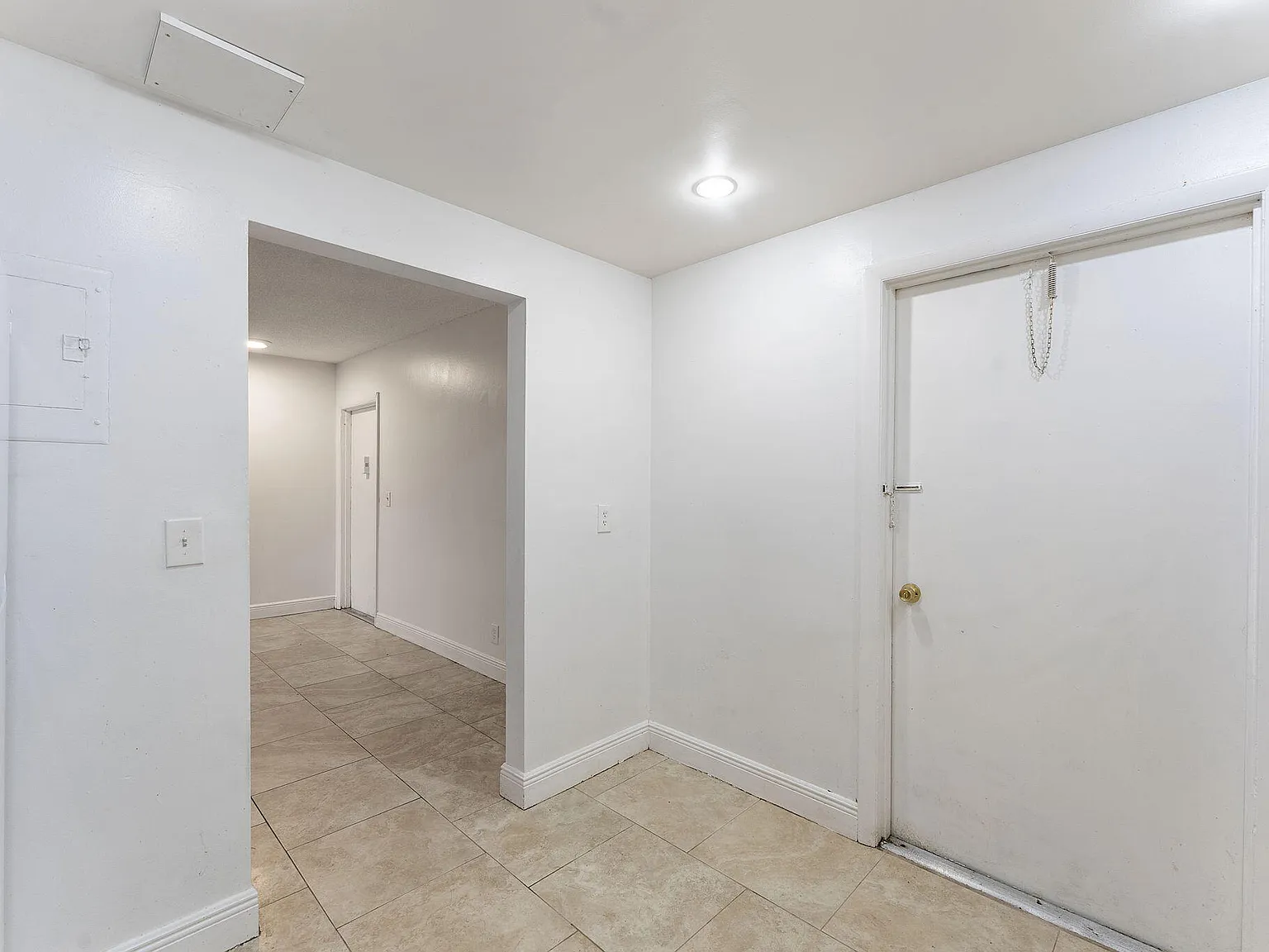 3 bed, 1286 sqft, $2,500 — Photo 2