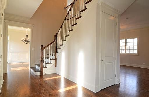 4th image of 800 W 51st St
