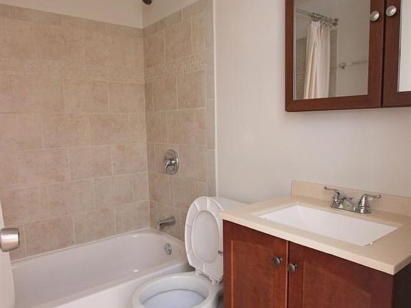 5th image of 428 W Belden Ave #428TEN