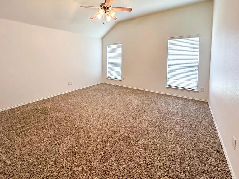 6416 Meadowcrest Ln — Photo 13