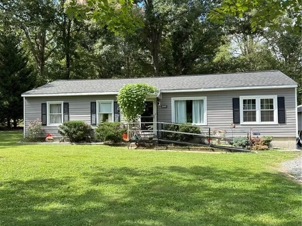 8840 Black Creek Rd, Quinton, VA 23141