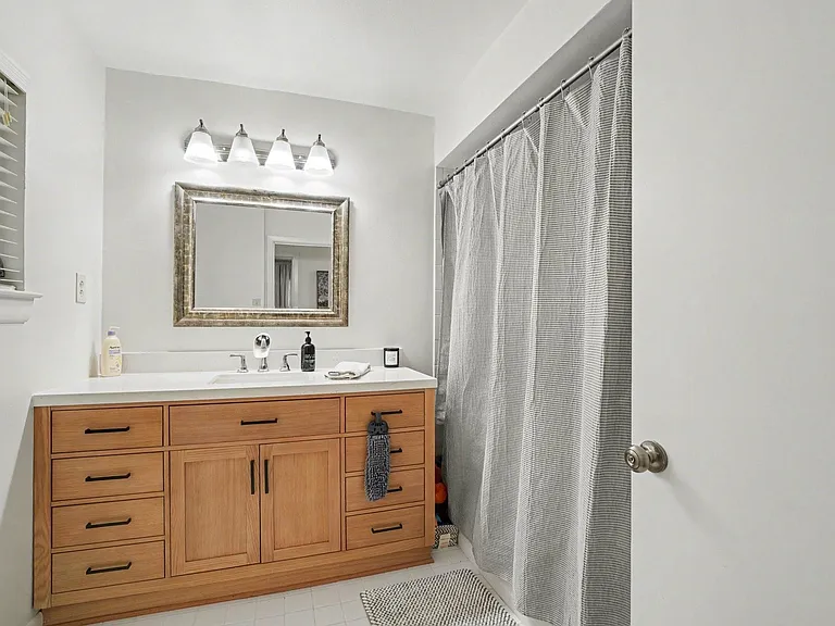 6267 Chevy Chase Dr — Photo 19