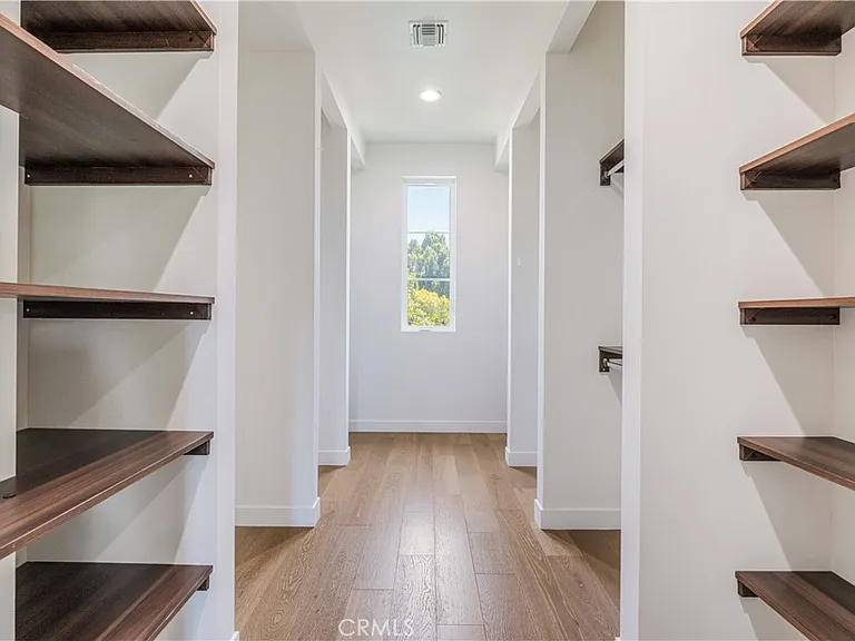 4435 Camellia — Photo 37