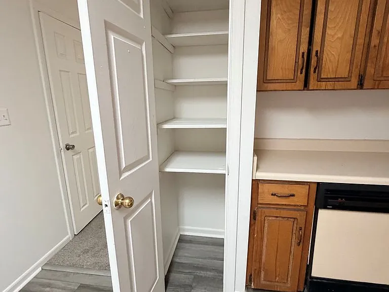 442 Stanley Ave — Photo 6