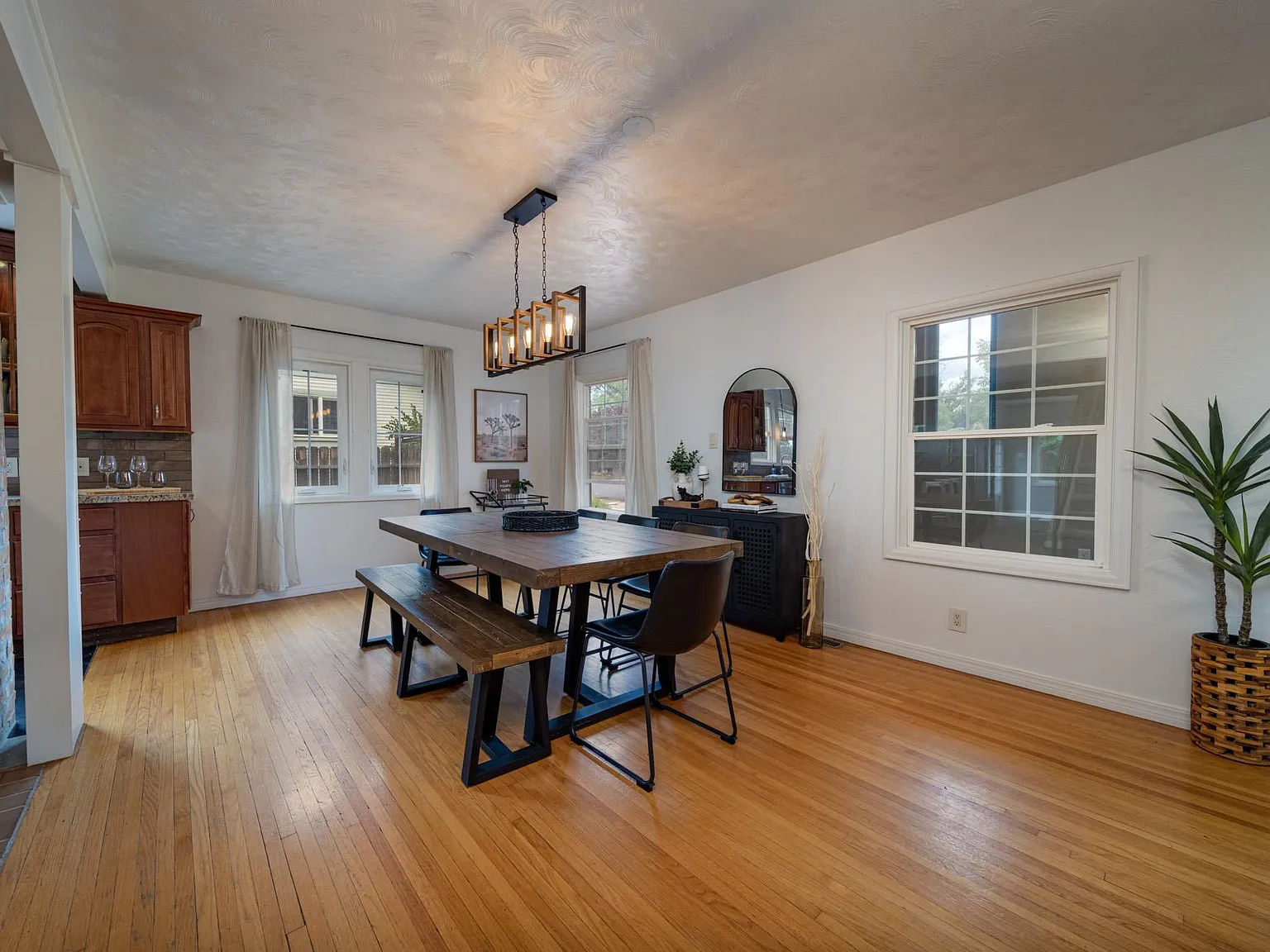 3 bed, 2221 sqft, $3,250 — Photo 4