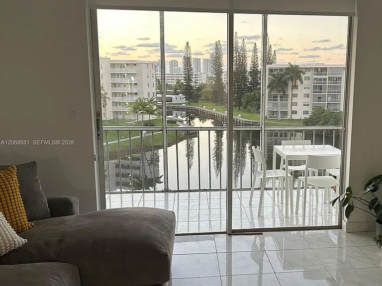 2851 Leonard Dr #J503 — Photo 2