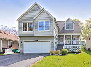 17 Woodland Ave, Fox Lake, IL