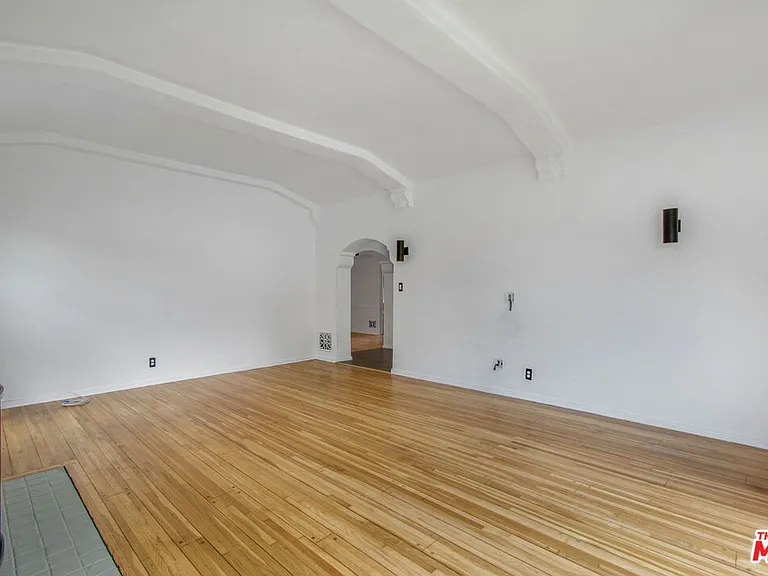 4126 S Bronson Ave — Photo 14
