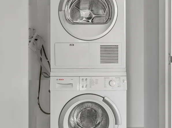 300 East 23rd Street image 10 of 14