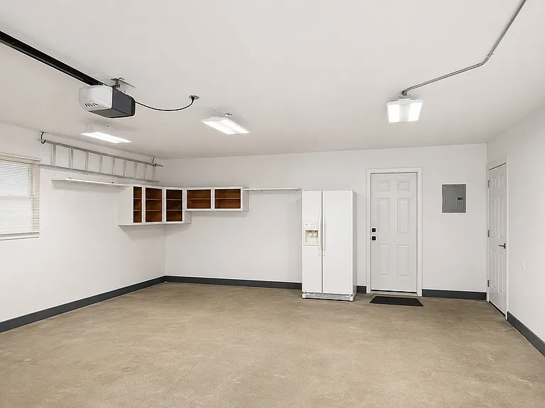 109 S Elm St — Photo 34