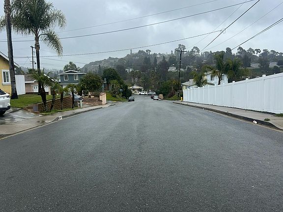 4th image of 481 Satinwood Way