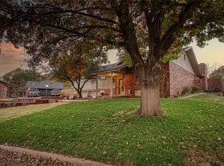 716 Phillips Ln, Clinton, OK 73601