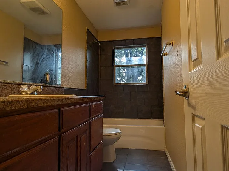 912 Red Bud Dr — Photo 11