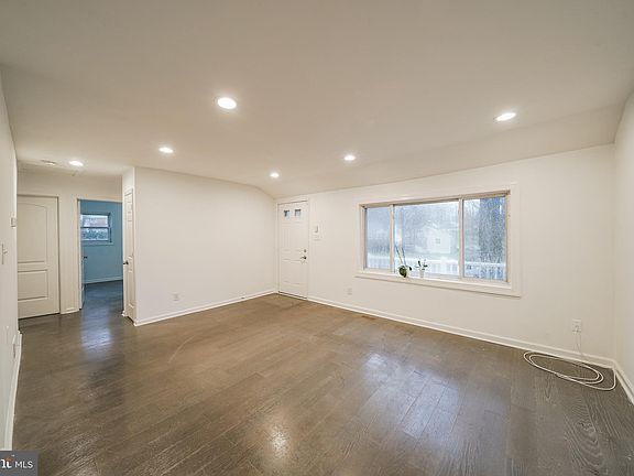 3rd image of 4506 Falcon St